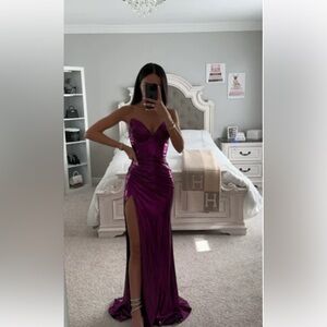 NEVER WORN ! Purple long xs prom/homecoming dress. Super cute and shinny!